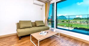 Living area - Boreum Pension (Seogwipo)