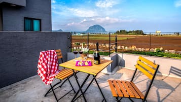 Duplex Apartment | ๋ฐ์ฝ๋