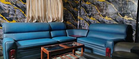 Room | Ruang tamu | TV