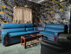 客房 | 起居區 | 電視