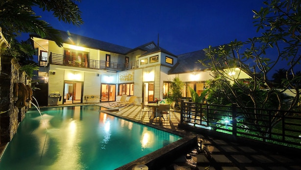 A two-story house with a swimming pool, outdoor seating, and a well-lit entrance. - Samui Sun Villa (Koh Samui)