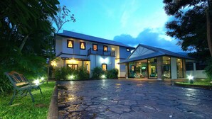 A two-story house with a stone driveway and a bench. - Samui Sun Villa (Koh Samui)