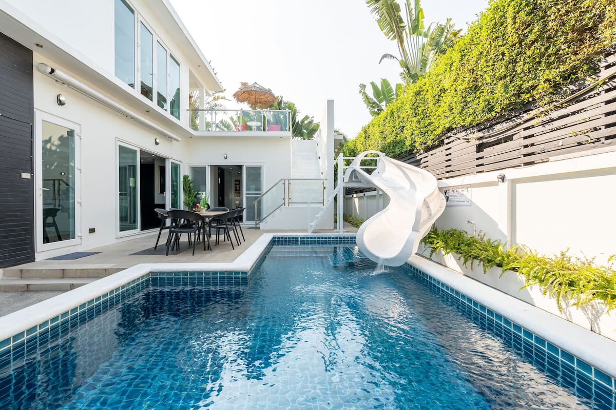 Deluxe-Villa, 3 Schlafzimmer, Poolblick | Hochwertige Bettwaren, Zimmersafe, Schreibtisch, Verdunkelungsvorhänge