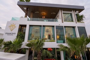 Premium bedding, in-room safe, individually decorated - Hollywood Pool Villa Jomtien Pattaya (Pattaya)
