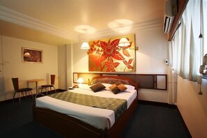 Deluxe Room | Desk, blackout drapes, rollaway beds, free WiFi - Highway Hotel (Chiang Mai)