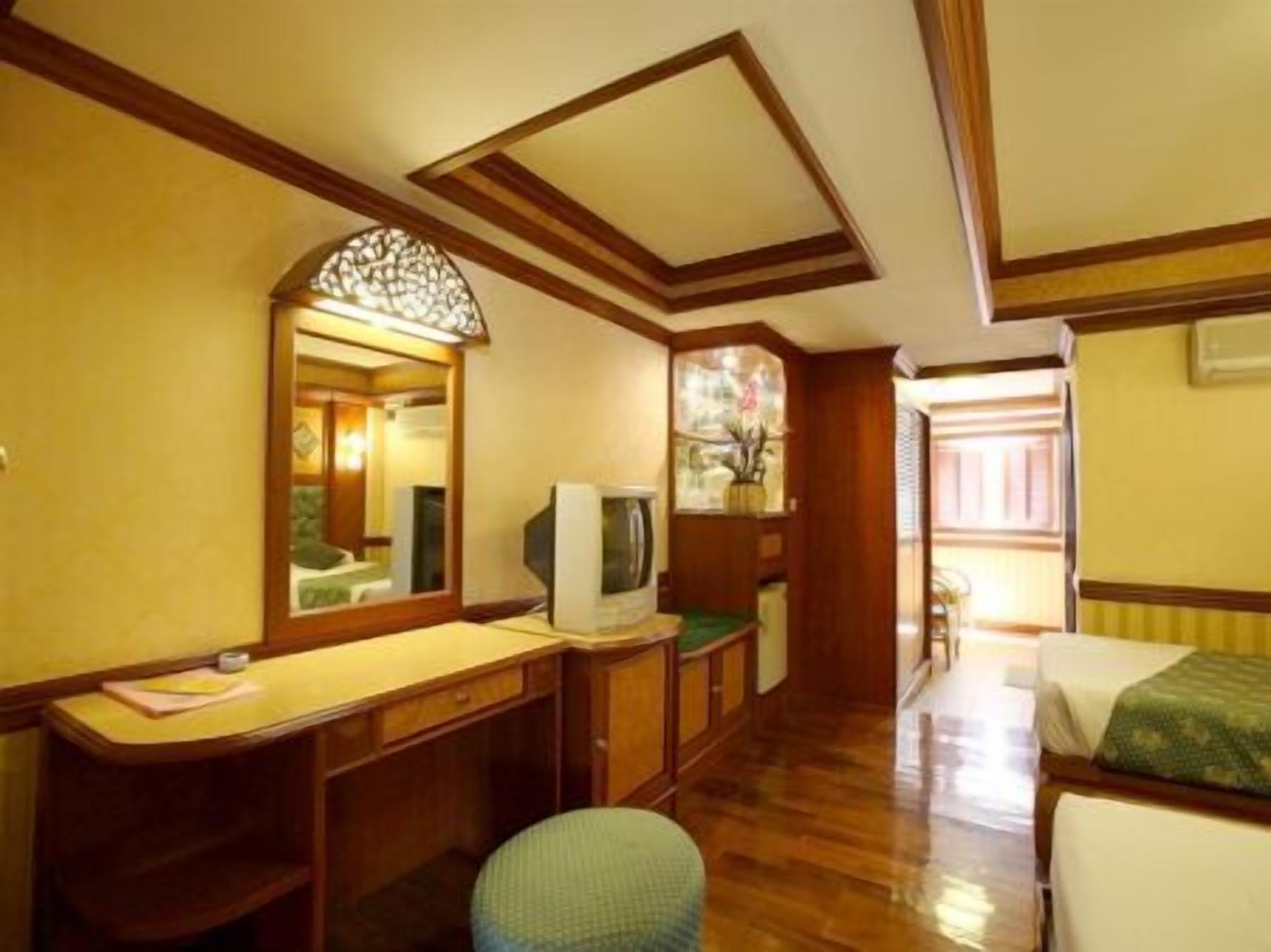 Desk, blackout curtains, rollaway beds, free WiFi