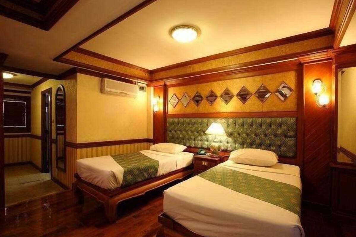 Luxury Deluxe Room | 書桌、遮光布/窗簾、折疊床/加床、免費無線上網