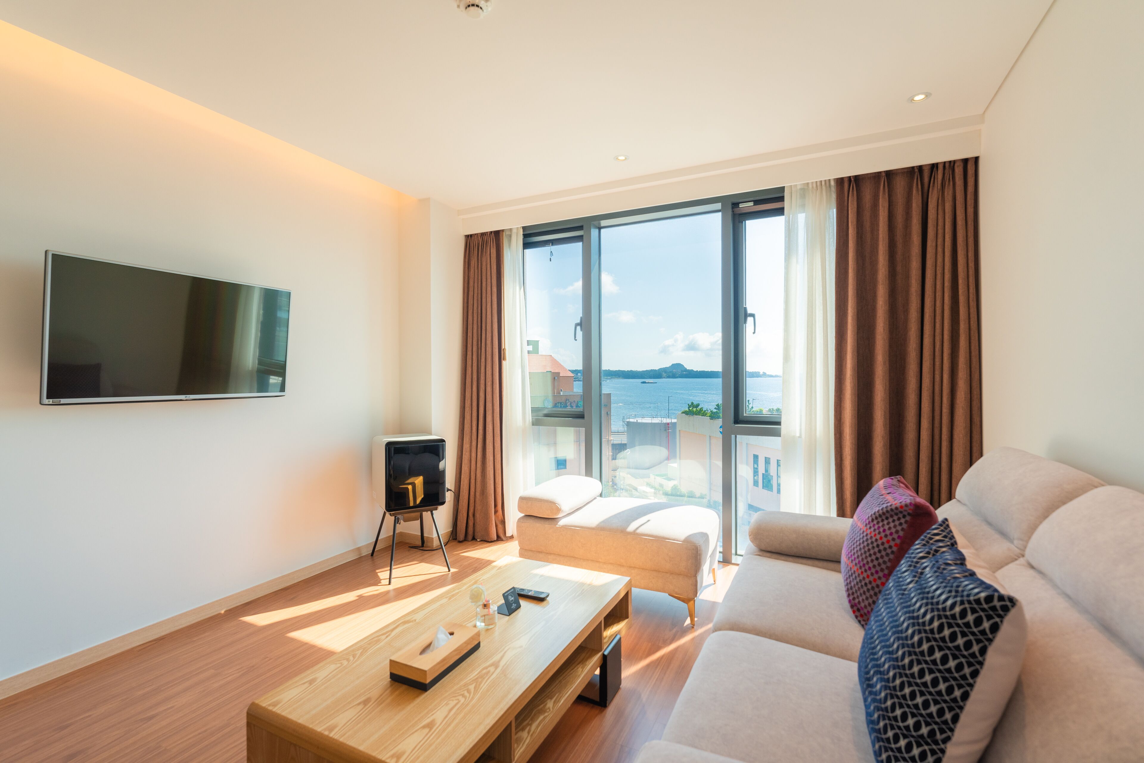 junior suite | living area | 43-inch flat-screen tv with cable channels, tv, heated floors