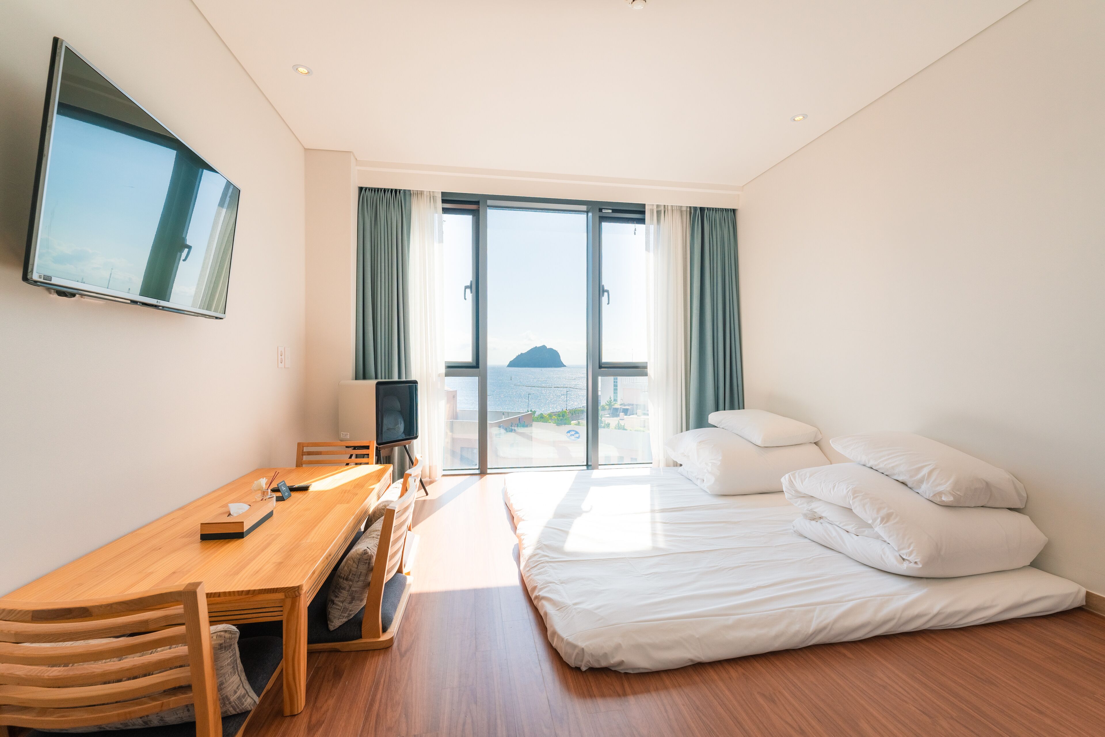 fine suite oriental | 1 bedroom, in-room safe, free wifi, bed sheets