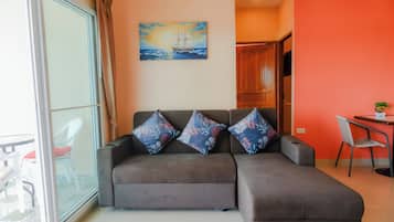 Suite, 2 Bedrooms | Living area