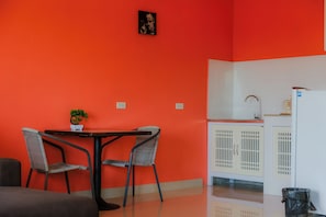 ห้องสวีท, 2 ห้องนอน | มินิบาร์, ตู้นิรภัยในห้องพัก, โต๊ะทำงา น, Wi-Fi ฟรี