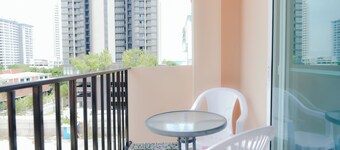  Patumnak Beach Guesthouse