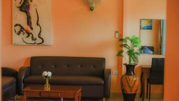 Suite, 2 Bedrooms | Living area