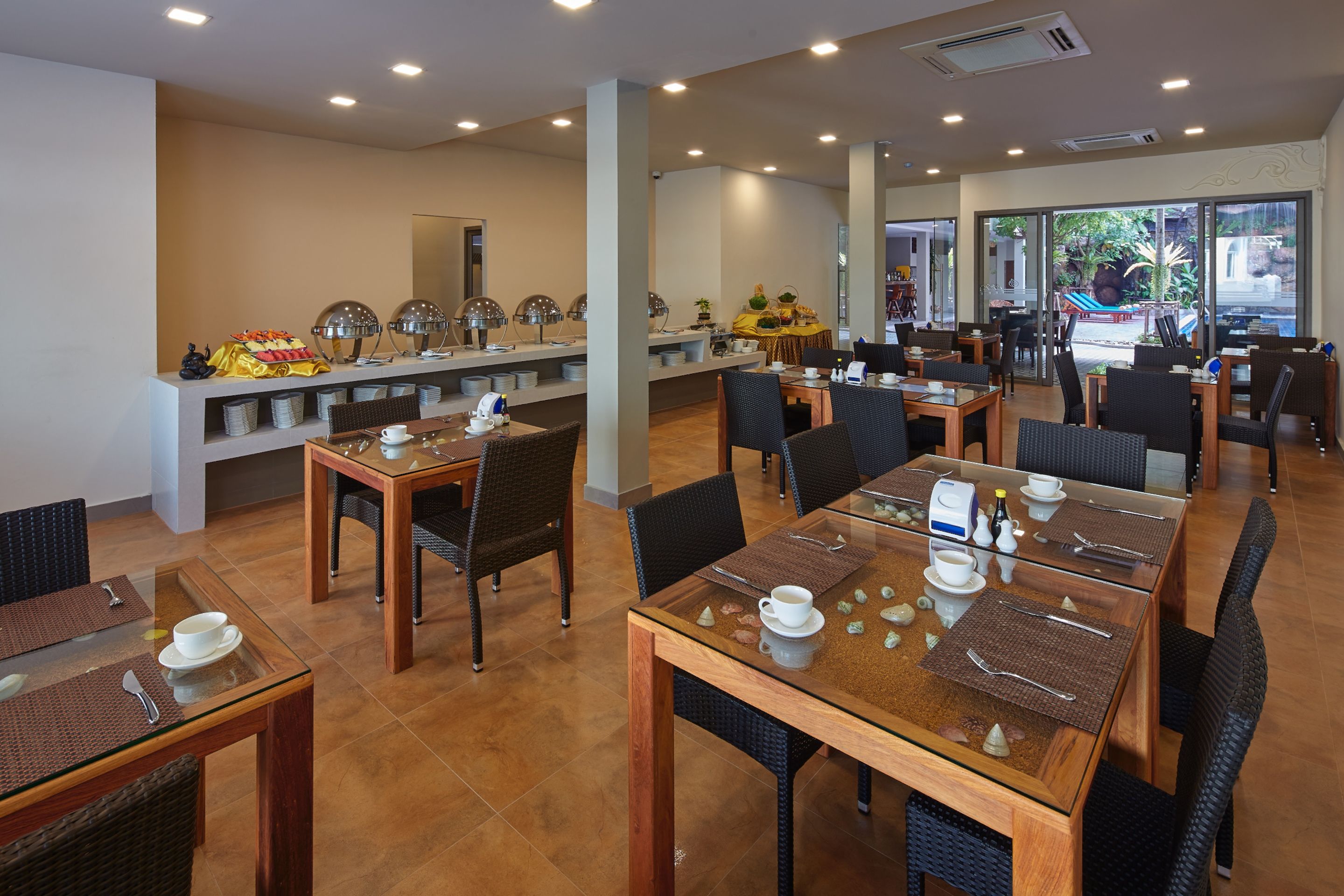 breakfast, lunch, dinner served; international cuisine, pool views