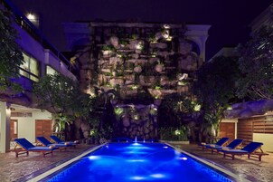 2 piscinas al aire libre, tumbonas