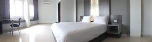 Premium bedding, rollaway beds, free WiFi - Studio Inn & Suites (Semarang)