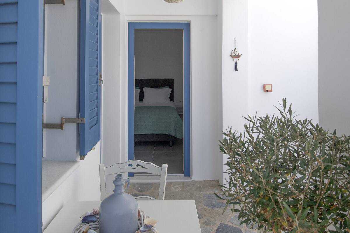 junior double or twin room | 1 bedroom, in-room safe, iron/ironing board, free wifi