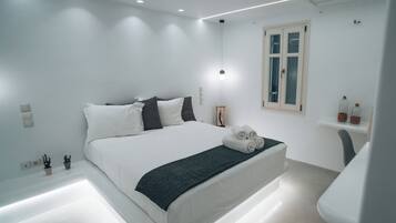 Family Room with Sea View (Pool Level) | In-room safe, iron/ironing board, free WiFi, bed sheets