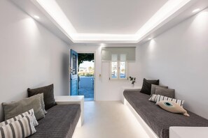 Superior tweepersoonskamer, uitzicht op zee | Een kluis op de kamer, een strijkplank/strijkijzer, gratis wifi
