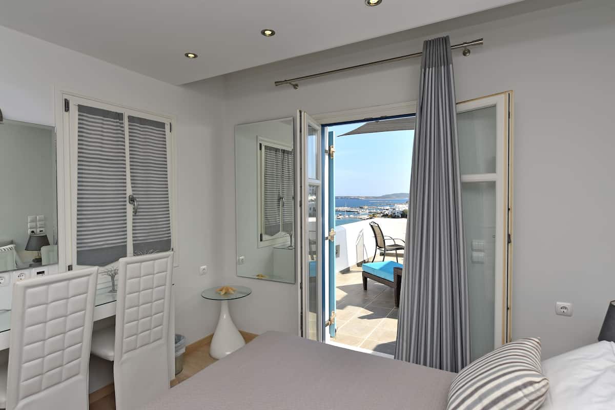 luxury double room, jetted tub, sea view | 1 bedroom, in-room safe, iron/ironing board, free wifi