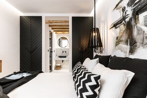 Deluxe suite 3 | Két bảo mật tại phòng, màn/rèm cản sáng, phòng cách âm 