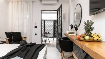 Deluxe suite 3 | Courtyard view