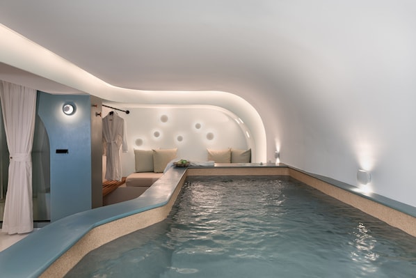 Standard Suite (Atalanta Semi-basement, Steam Bath, Indoor Heated Plunge Pool) | Private spa tub