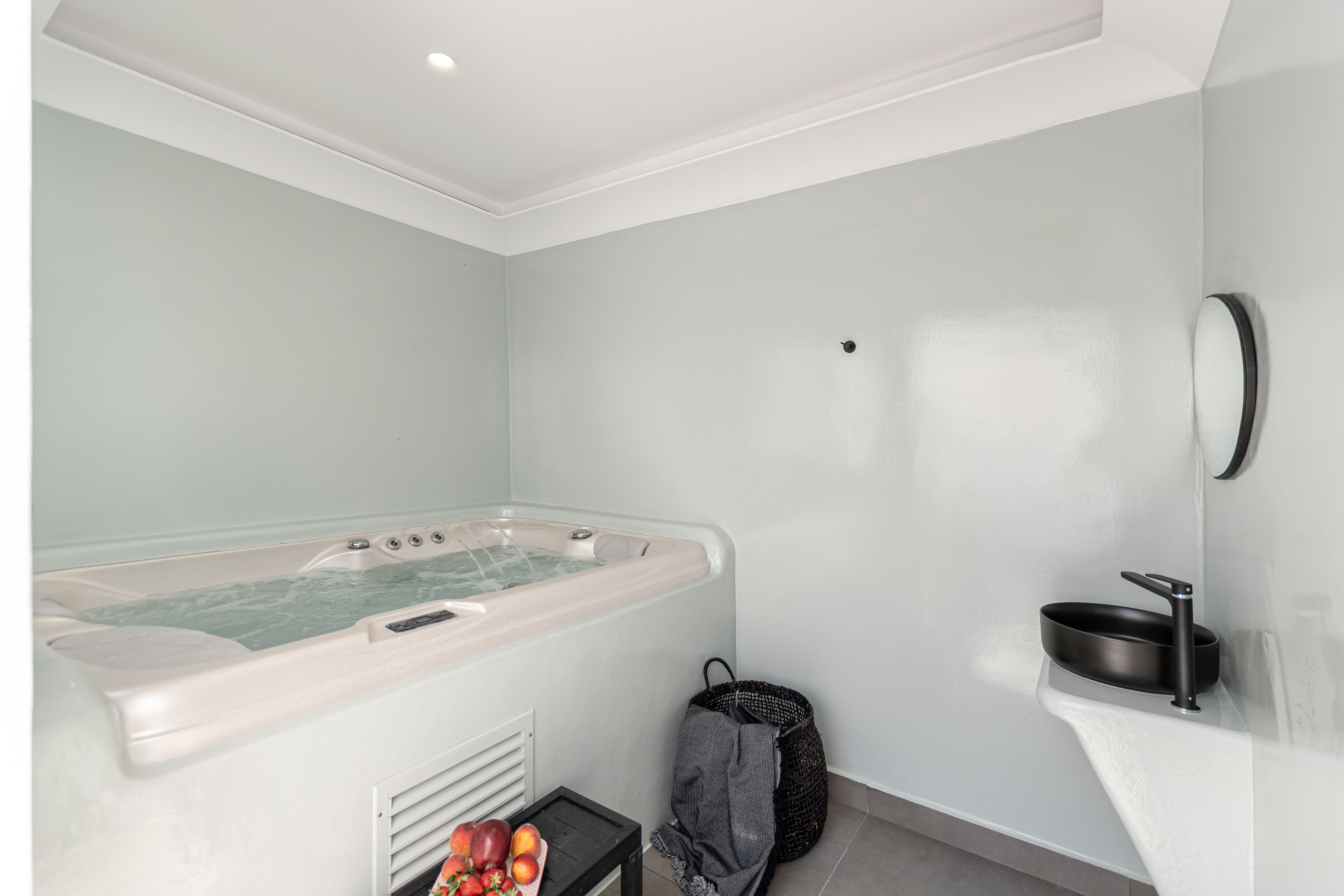 deluxe room, 1 queen bed, hot tub | terrace/patio