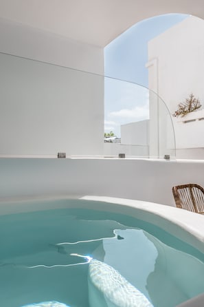 Achilles Superior Suite with steam bath and outdoor hottub | City view