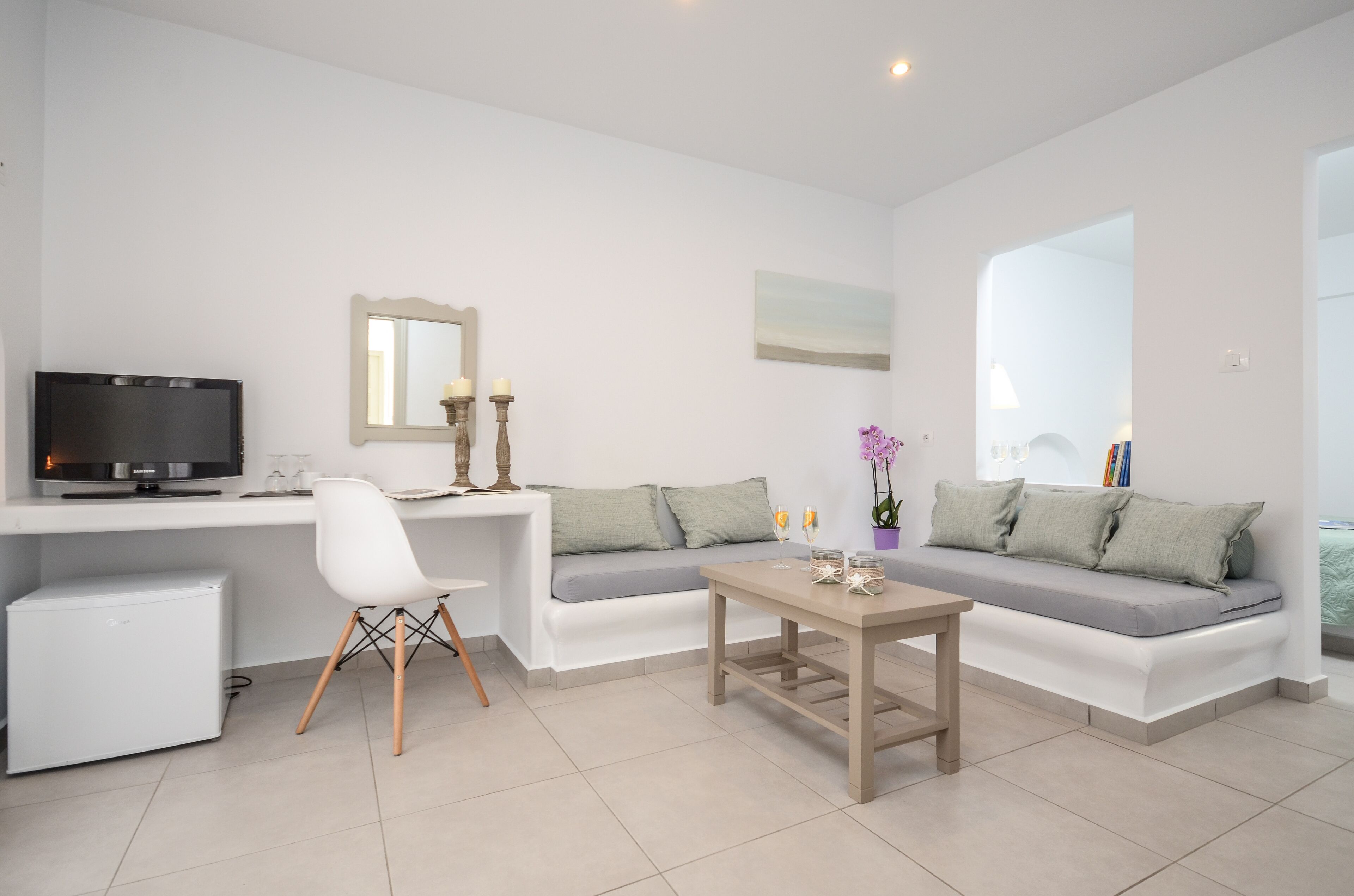 suite (shower cabin) | 1 bedroom, hypo-allergenic bedding, in-room safe, desk