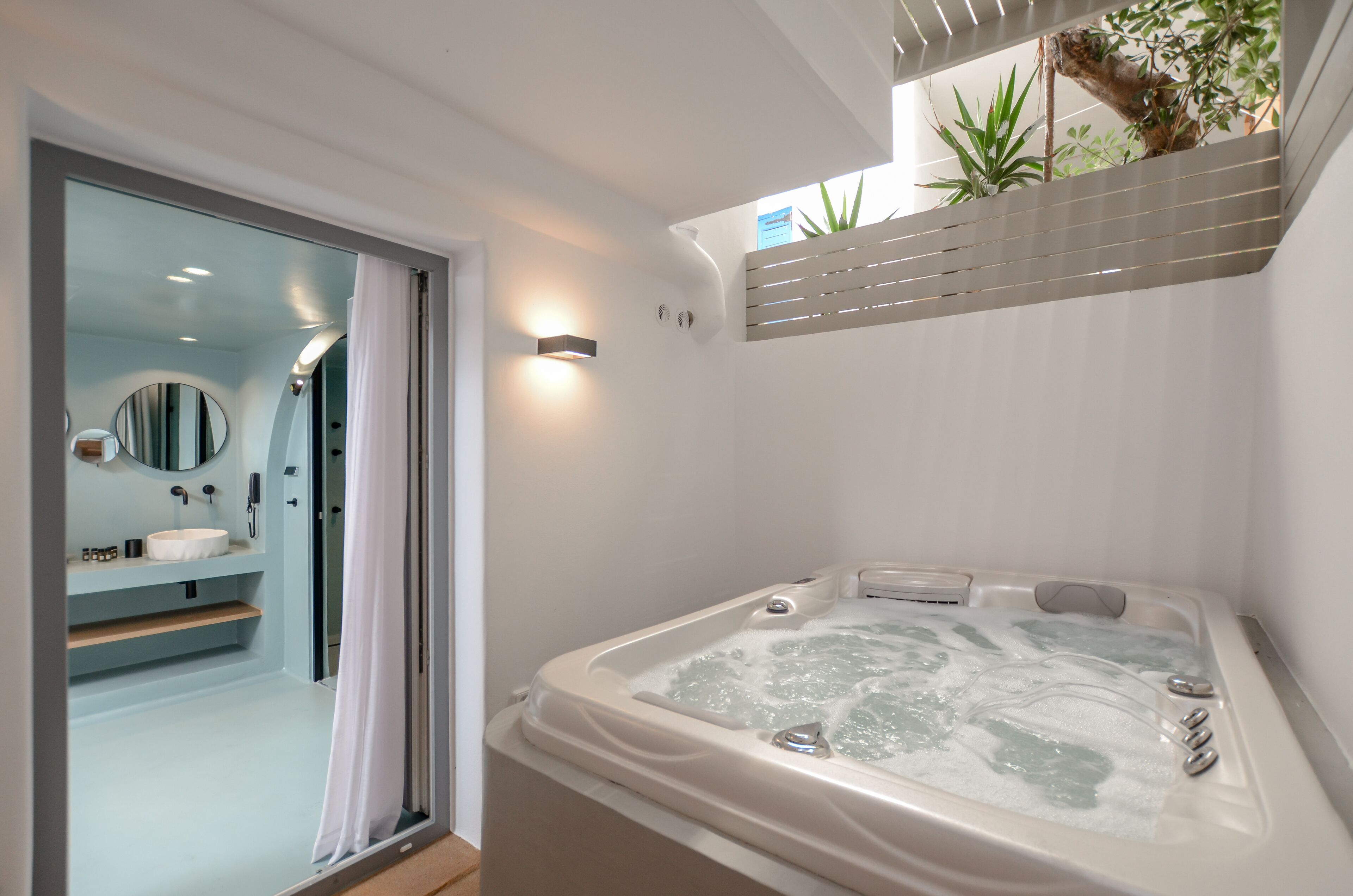 basic suite (orpheus semi-basement, steam bath, outdoor hot tub) | private spa tub