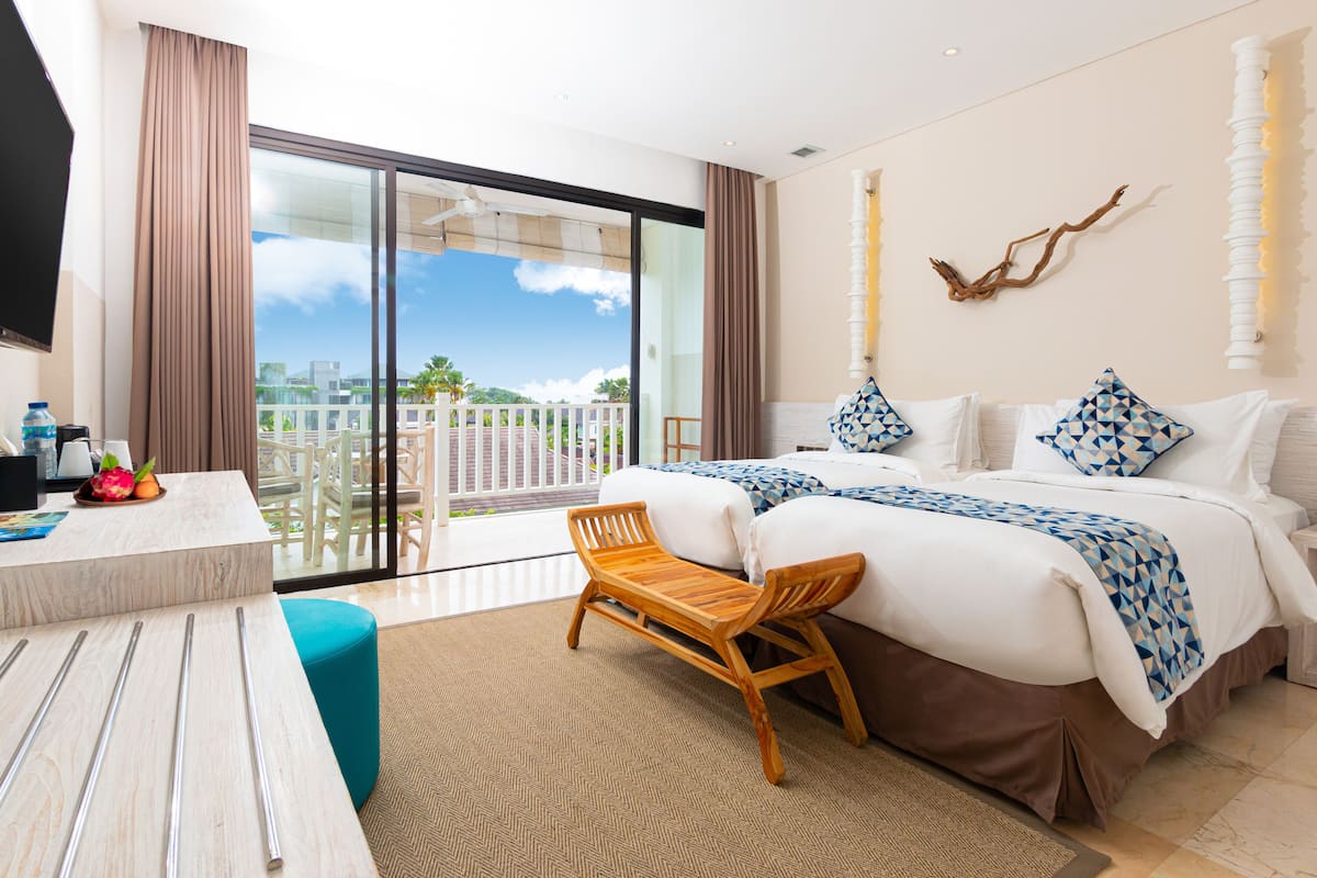 1 bedroom, premium bedding, down comforters, pillowtop beds