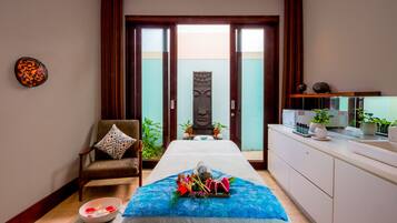 Couples treatment rooms, body treatments, body wraps, body scrubs