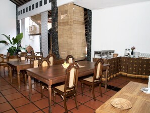 华丽客房 | 早餐区 | 包含每日欧式早餐