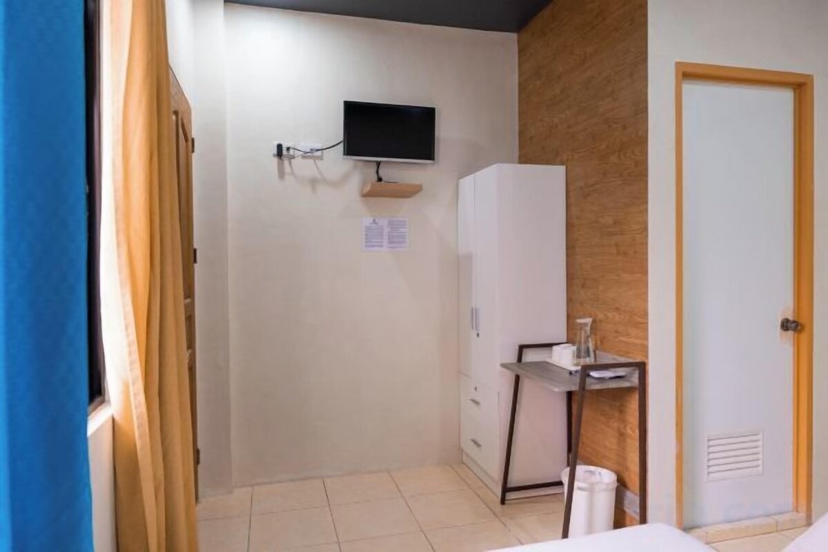 WiFi (free), bed sheets
