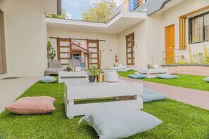 Courtyard view - GT Seaside Inn (Oslob)