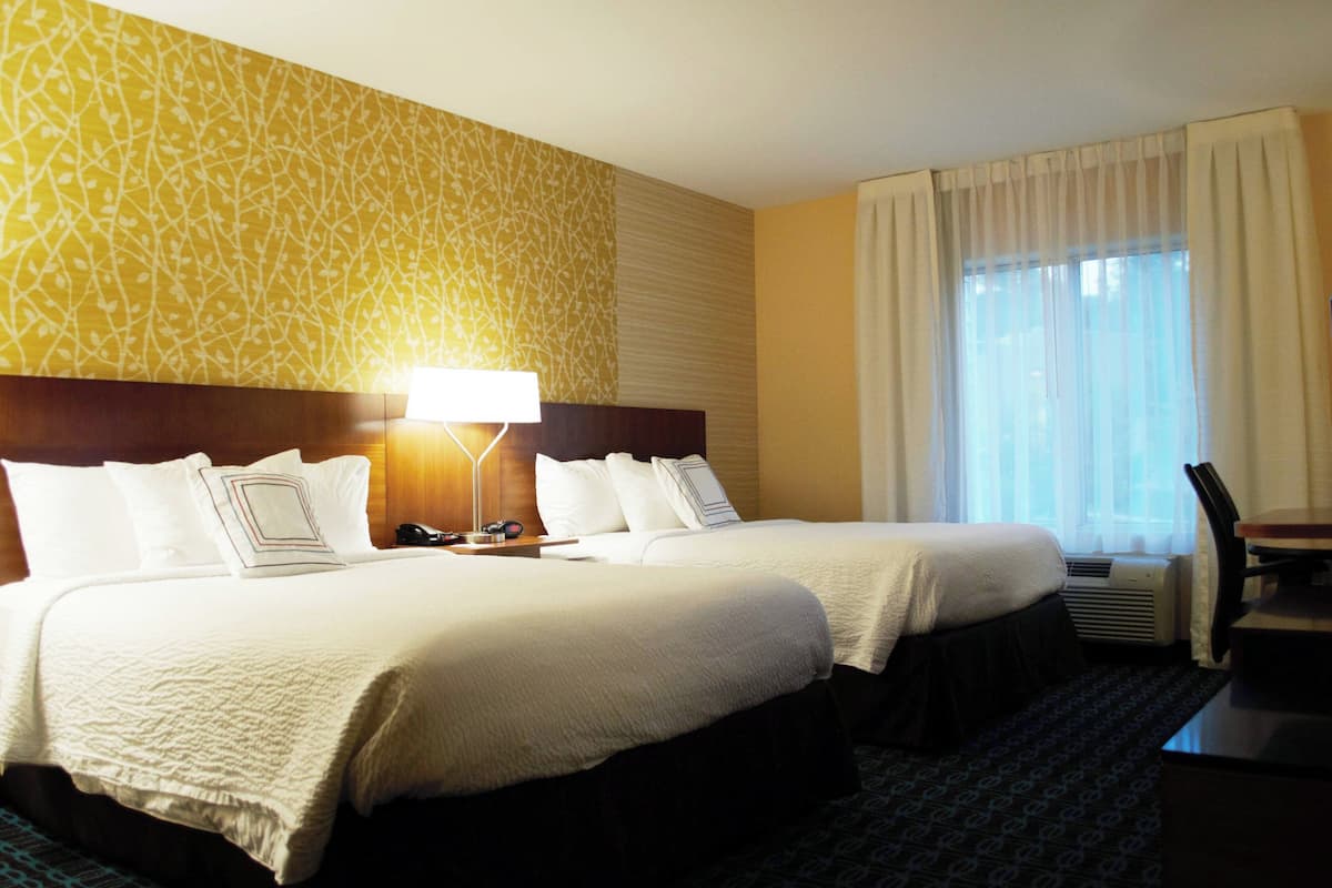 Desk, blackout drapes, iron/ironing board, free WiFi
