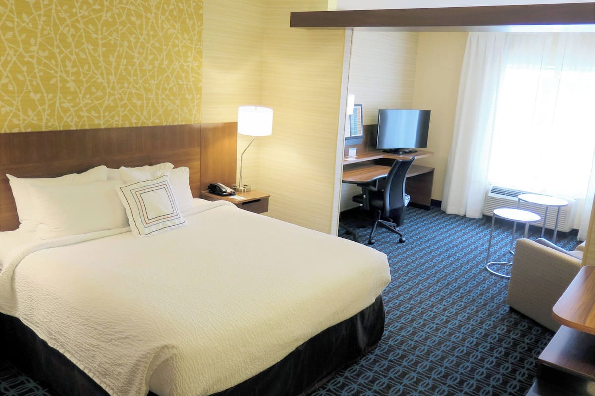 Studio, 1 King Bed with Sofa bed, Non Smoking | Desk, blackout drapes, iron/ironing board, free WiFi