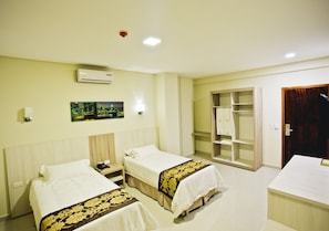 Deluxe Twin Room | Premium bedding, minibar, in-room safe, desk - Megal Suites Hotel (Ciudad Del Este)
