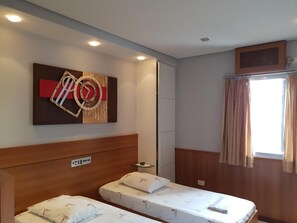 遮光窗簾/窗簾、免費 Wi-Fi、床單