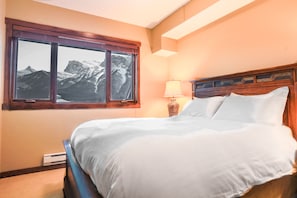 Panoramic Condo, 2 Bedrooms, Kitchen (Sun View - Top Floor) | 2 bedrooms, premium bedding, iron/ironing board, free WiFi - BookCanmore (Canmore)