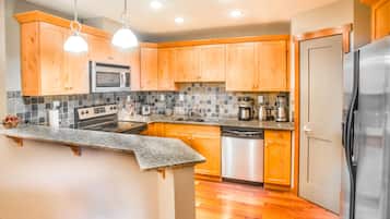 Panoramic Condo, 2 Bedrooms, Kitchen (Ridge View Loft - Top Floor) | Private kitchen | Full-size fridge, microwave, coffee/tea maker, freezer