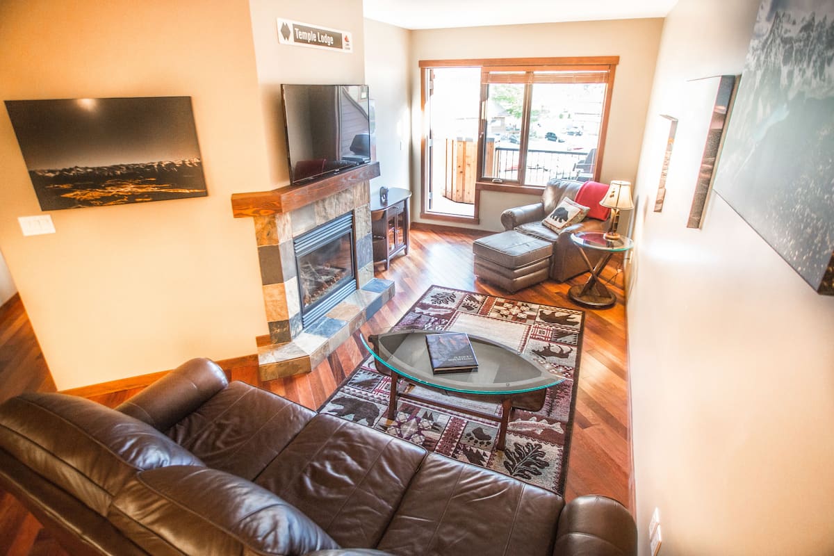 Panoramic Condo, 2 Bedrooms, Kitchen (Ridge View Loft - Top Floor) | Living room | Heated floors