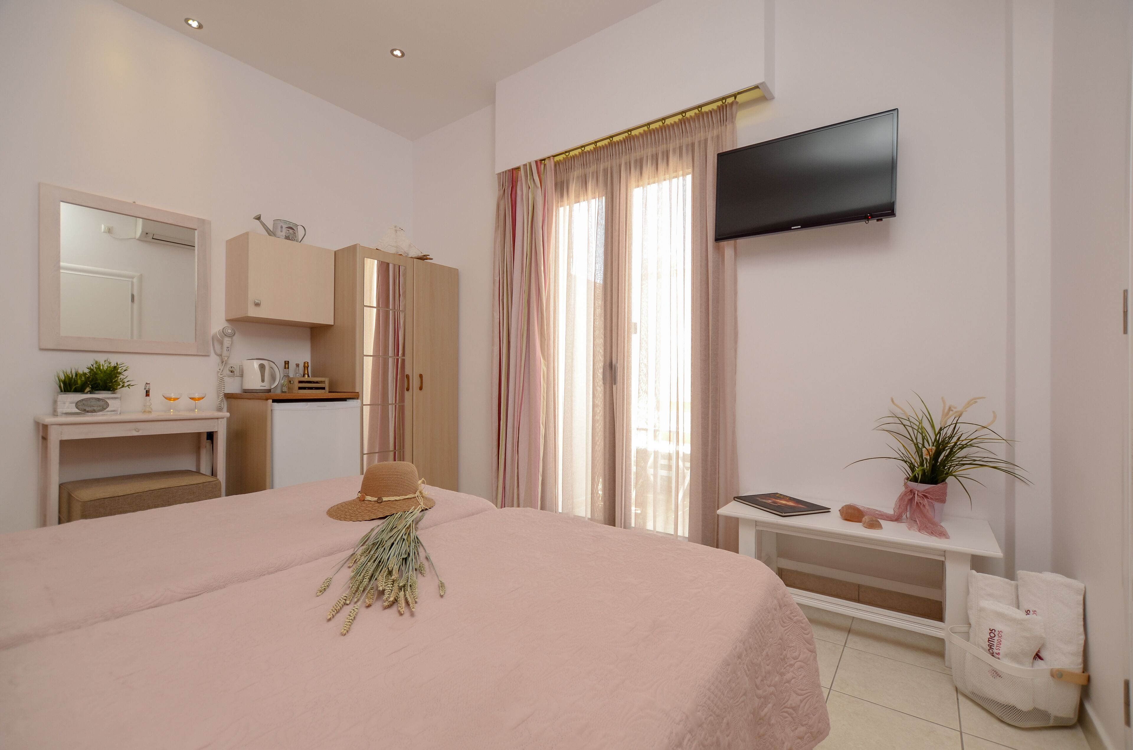 deluxe twin room, sea view (first floor) | soundproofing, iron/ironing board, free wifi, bed sheets