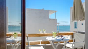 Habitación doble, vistas al mar (First floor) | Terraza o patio