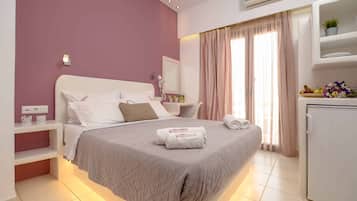 Double Room, Sea View (First floor) | Soundproofing, iron/ironing board, free WiFi, bed sheets