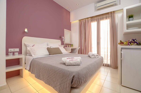 Double Room, Sea View (First floor) | Soundproofing, iron/ironing board, free WiFi, bed sheets - Hotel Panormos (Naxos)