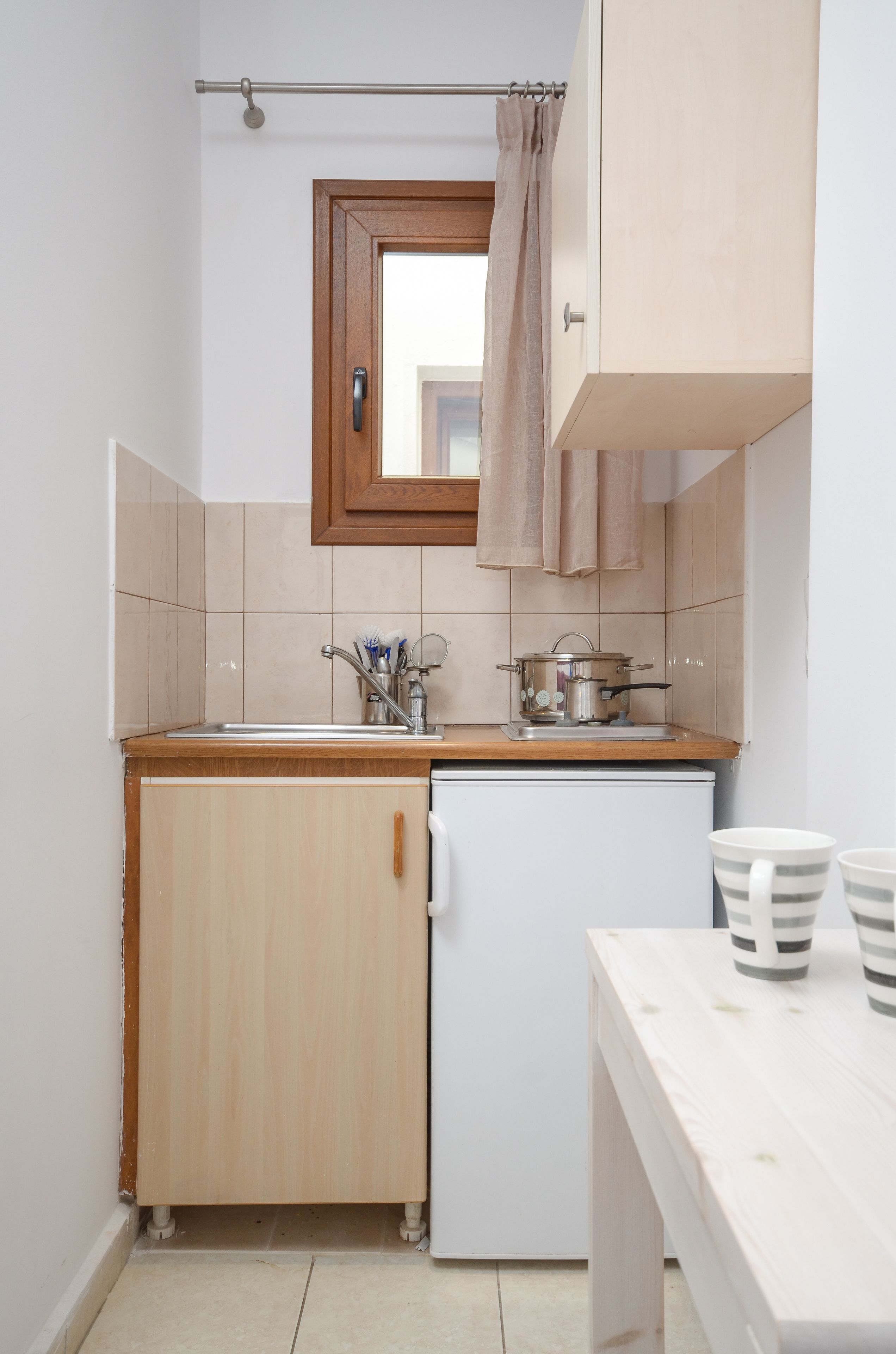 family room (deluxe) | private kitchenette | full-sized fridge, coffee/tea maker