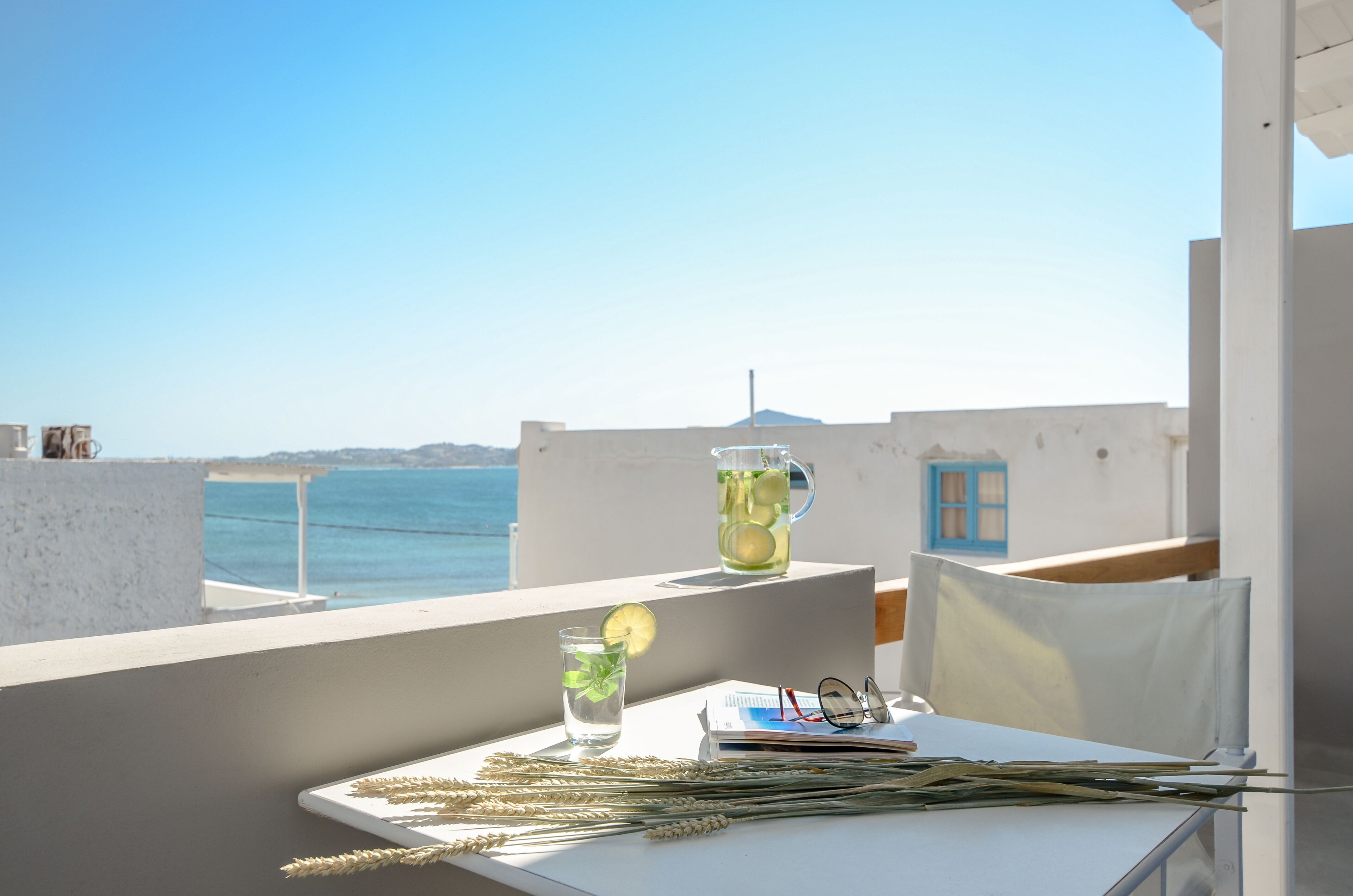 studio (triple) | terrace/patio