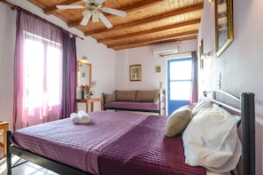 Studio (Triple) | Soundproofing, iron/ironing board, free WiFi, bed sheets - Hotel Panormos (Naxos)